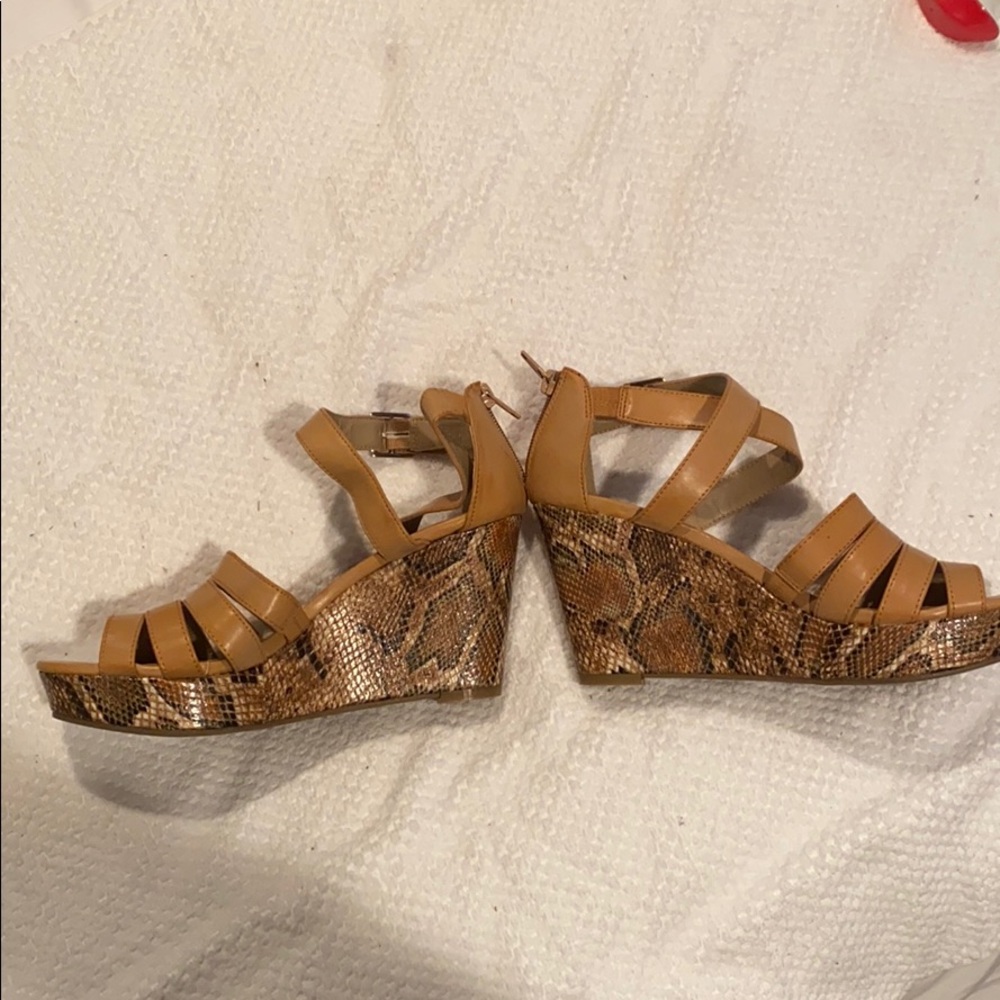Sandals - Picture 2 of 8